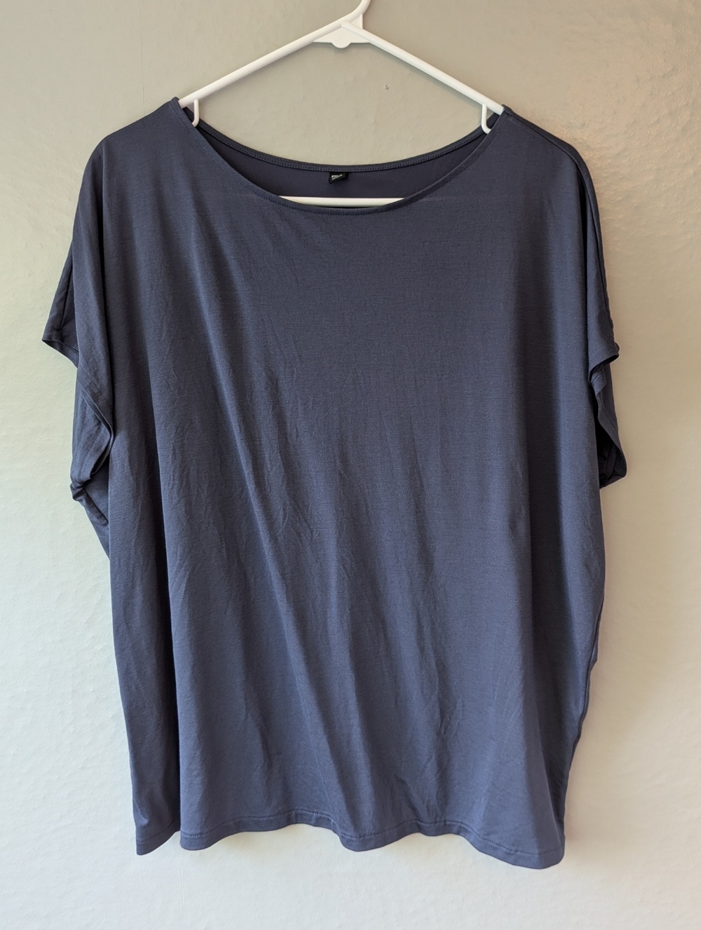 Uniqlo Women's Short Sleeve Tee in Navy Blue